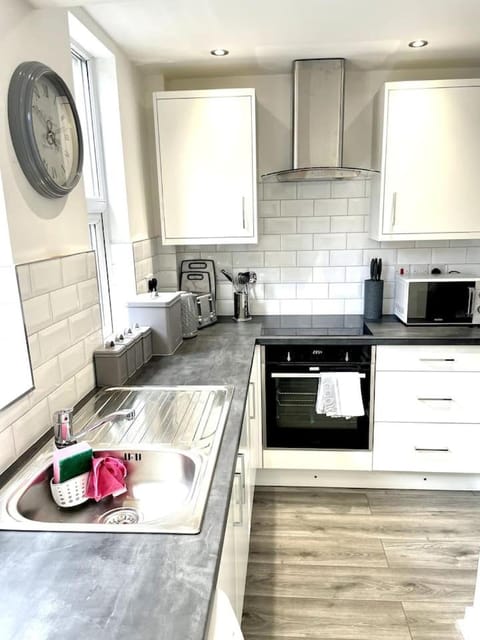 Kitchen or kitchenette, Seating area, minibar, pet friendly, stove, toaster