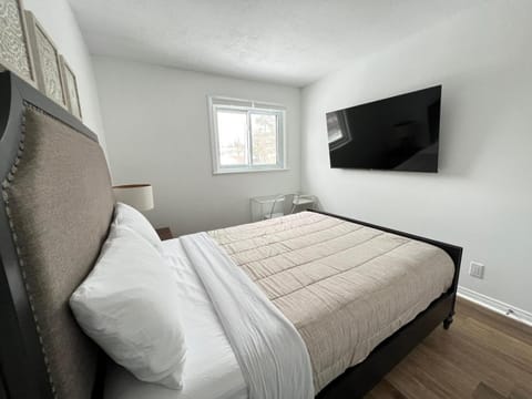 Letitia Heights !C Quiet and Modern Private Bedroom with Shared Bathroom Urlaubsunterkunft in Barrie