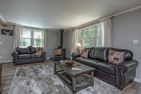 White Mountains Oasis - Firepit, Game Room, BBQ Casa in Waterville Valley