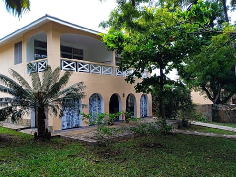 Beachfront two bedroom house Apartment in Diani Beach