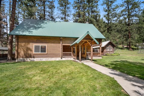 Cabin on Gibbonsville Road House in Salmon River