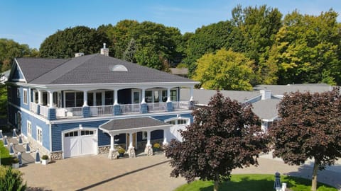 Beautiful Lakeview Home w/ 5 Bedrooms and 6k SqFt Across the Street from Ferry Beach Haus in Charlevoix