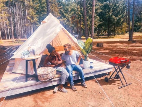 Silver Ridge Ranch Campground Camping /
Complejo de autocaravanas in Roslyn