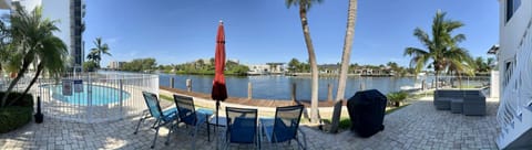 Intracoastal sunsets condo building with 2 beds or 1 bed units private heated pool Condo in Pompano Beach