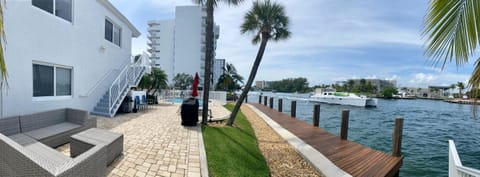 Intracoastal sunsets condo building with 2 beds or 1 bed units private heated pool Condo in Pompano Beach