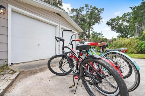 Onyx House King Size Beds Bikes Games Wine House in Saint Augustine