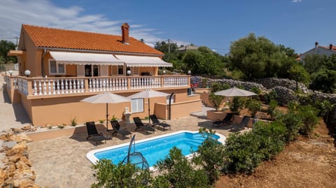 Property building, Day, Balcony/Terrace, Garden view, Swimming pool, Swimming pool, sunbed