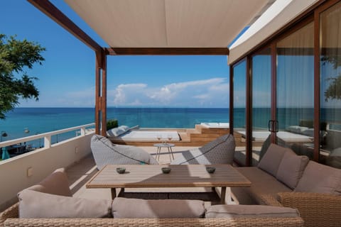 Natural landscape, Balcony/Terrace, Seating area, Sea view, sunbed