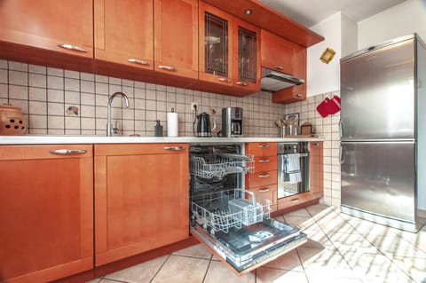 Kitchen or kitchenette, dishwasher