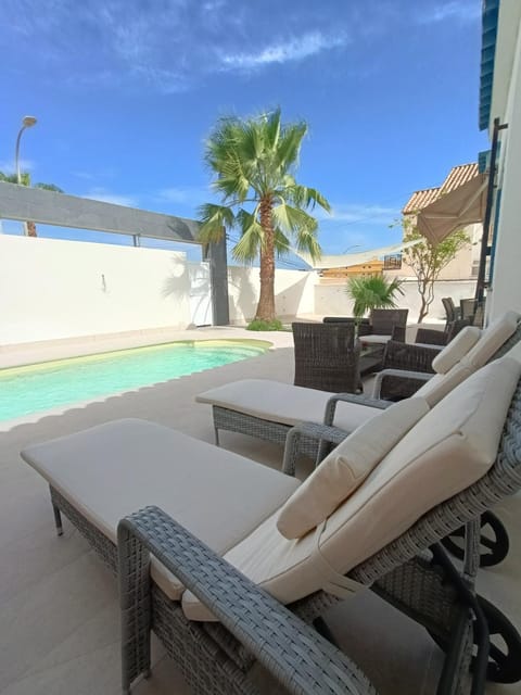 Stunning Villa in Aguadulce, Almería Private Pool 400 sqm area 800m Beach Villa in Aguadulce