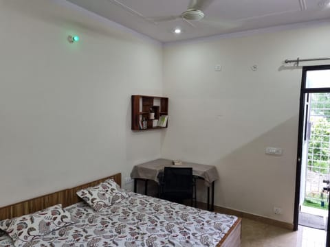 HOmTEL-ROOMS by Pushpanjali QLH Bed and Breakfast in Dehradun