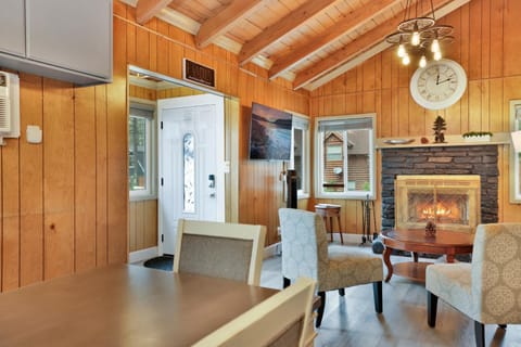 2334-Sweet Retreat Combo cottage Haus in Big Bear