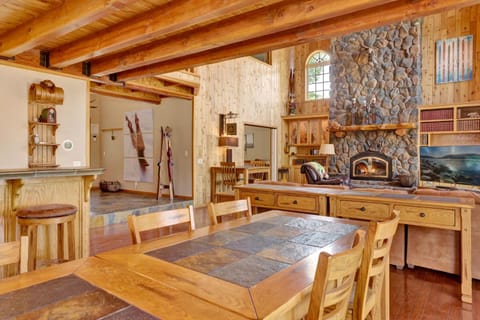2312-Lakefront Village Castle chalet Maison in Big Bear