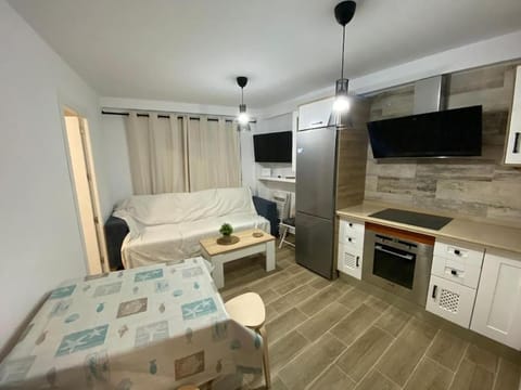 Piso amplio completo en Almería para 9 personas Apartment in Almería