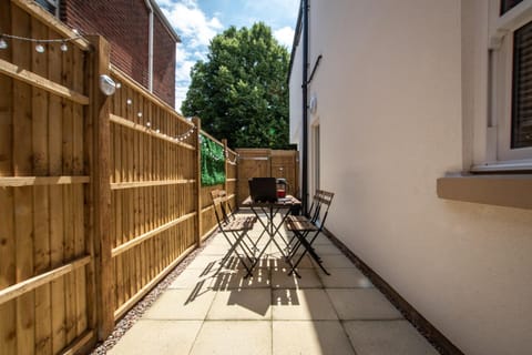 Patio, Dining area