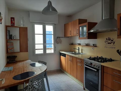 Kitchen or kitchenette, Dining area, dishwasher, minibar, pet friendly, stove, toaster