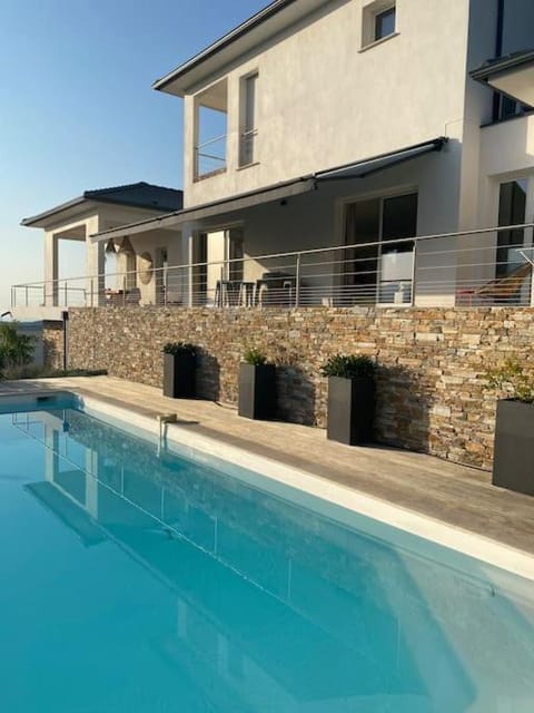 Villa de charme à louer en Corse, piscine chauffée Villa in Oletta