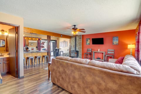 Pagosa Springs Retreat with Fireplace and Patio! Casa in Pagosa Springs