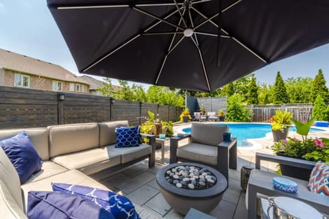 Poolside Perfection, Culinary Delight House in Brampton