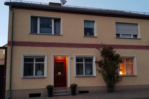 Ferienwohnung Zur Rose Apartamento in Brandenburg