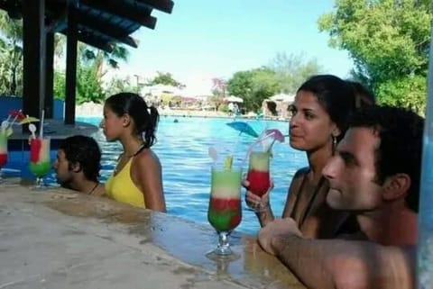 Swimming pool, Drinks, group of guests