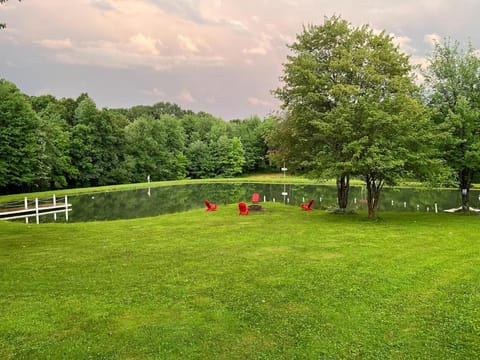 The Inn at Woodsong Acres Bed and Breakfast in Lake Erie