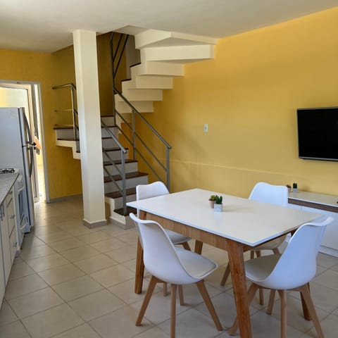 Communal lounge/ TV room, TV and multimedia, Kitchen or kitchenette, Living room, Seating area, Dining area, Evening entertainment