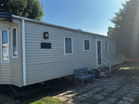 Happy Place Campground/ 
RV Resort in Mersea Island