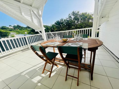 View (from property/room), Balcony/Terrace, Dining area