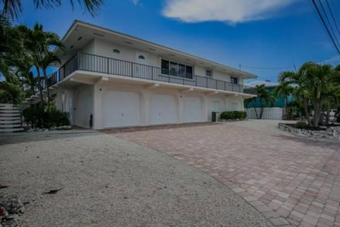 Salty Slumber Relaxing 2 bedroom 2 bath Get Away in the Lower Keys House in Summerland Key