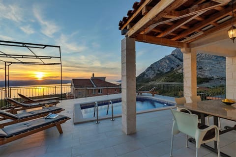 Villa Magico with pool and fantastic seaview House in Baška Voda