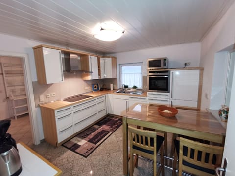 Kitchen or kitchenette, Dining area, dishwasher, minibar, pet friendly, stove, toaster, kitchen