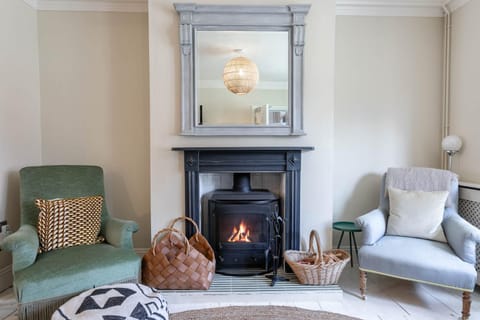 Living room, Seating area, fireplace