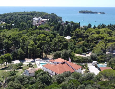 Property building, Day, Natural landscape, Bird's eye view, Beach, Pool view, Sea view, Swimming pool