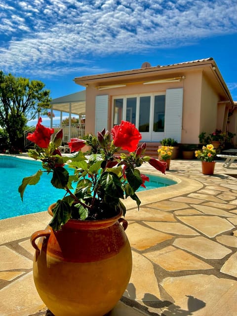 Havre de paix vue mer & piscine privée Villa in Saint-Raphael