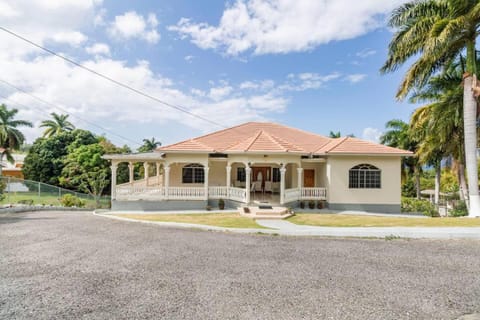 Lovely 1-Bed in Montego Bay-Rose View Apartment Apartamento in Montego Bay