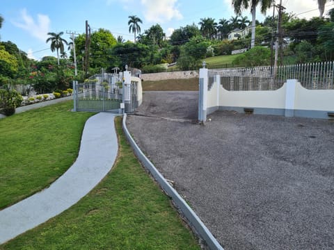 Lovely 1-Bed in Montego Bay-Rose View Apartment Apartamento in Montego Bay