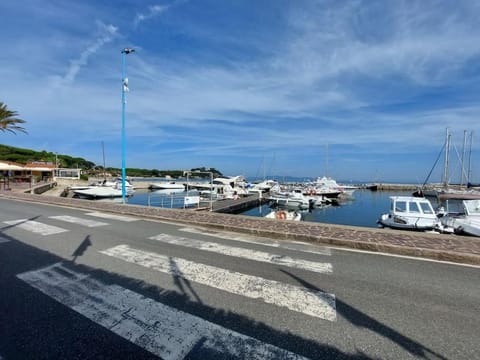 Neighbourhood, Natural landscape, Sea view