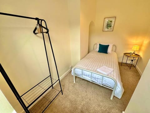 EasyRest House 3 Grantham - 5 Beds & Free Parking - Easy Location - Access to A1, Town Centre & Shops Copropriété in Grantham