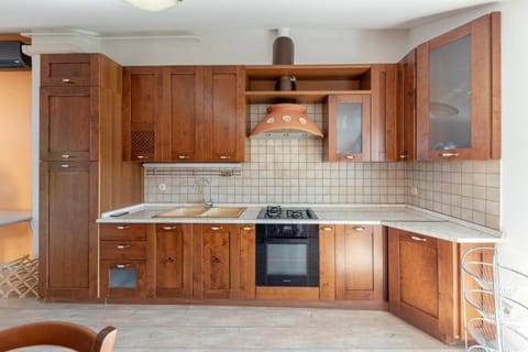 Kitchen or kitchenette, pet friendly, stove