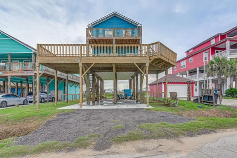 Ocean-View Crystal Beach House Less Than Half-Mi to Gulf! House in Bolivar Peninsula