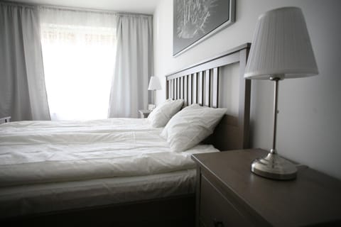 Bed, Photo of the whole room, Decorative detail, Bedroom