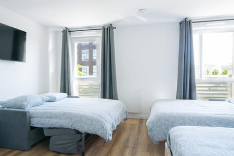 Bed, Living room, Bedroom