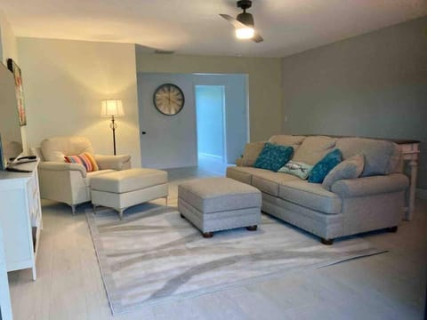 Stylish & Cheerful Marco Home w/ Awesome Location Villa in Marco Island