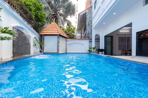 Property building, Day, Pool view, Swimming pool, sunbed