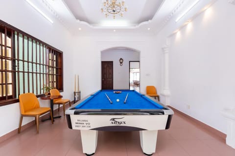 Billiard, Game Room