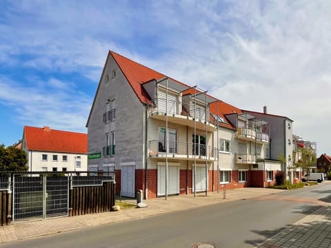 Property building, Day, Location