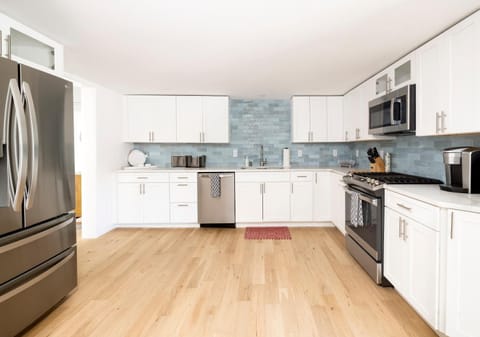 Kitchen or kitchenette, dishwasher, minibar, pet friendly, stove, toaster