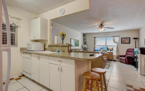 Kiawah Bay 107 - 2 Bedroom 2 Bath Steps To The River And Ocean! Apartment in Edgewater