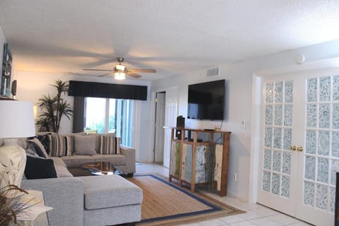 Sea Woods 3 Bedroom 2 Bath Apartment in Edgewater